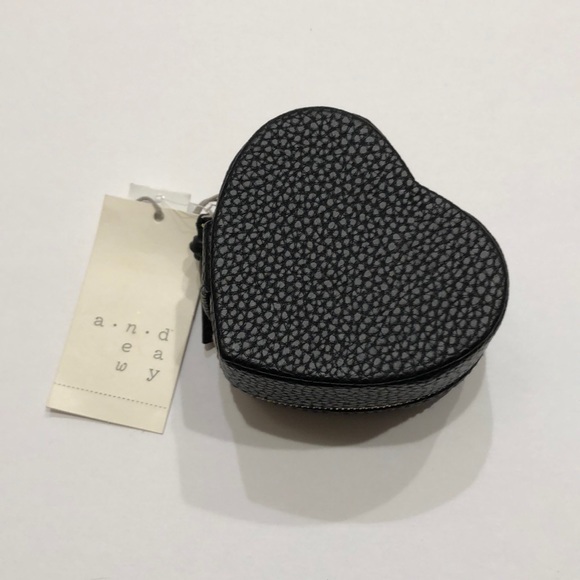 ✨New✨ Heart Jewelry Box - Picture 1 of 4